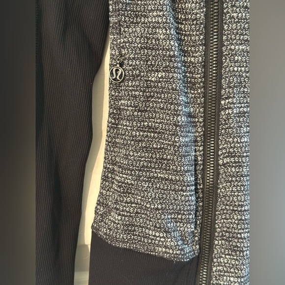 LULULEMON Bhakti Coco Pique Black Size 6 Double Zip Wrap Yoga Fitted Thumbholes - Picture 8 of 16